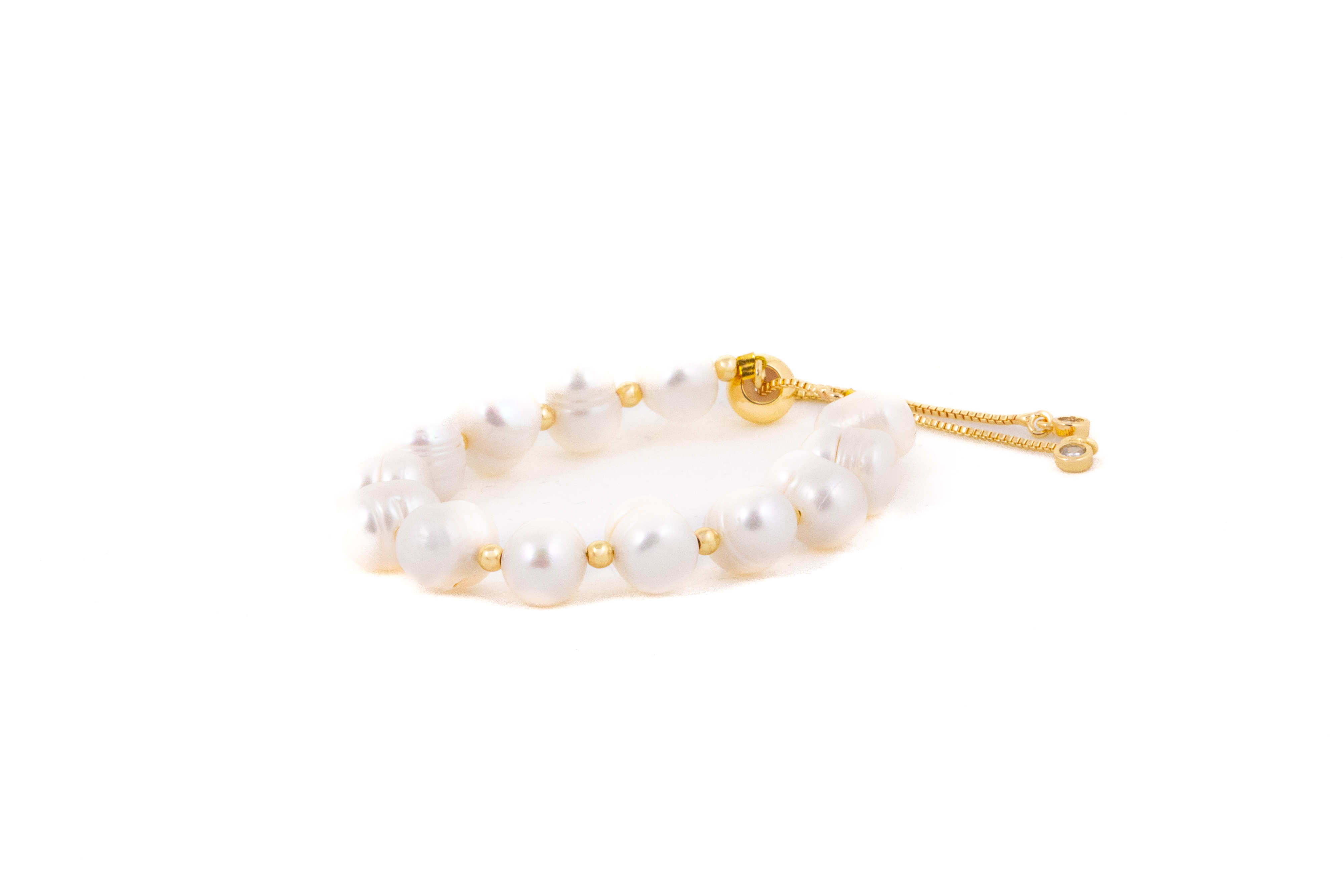 Brățară clasică cu perle de apă dulce în montură aurie
