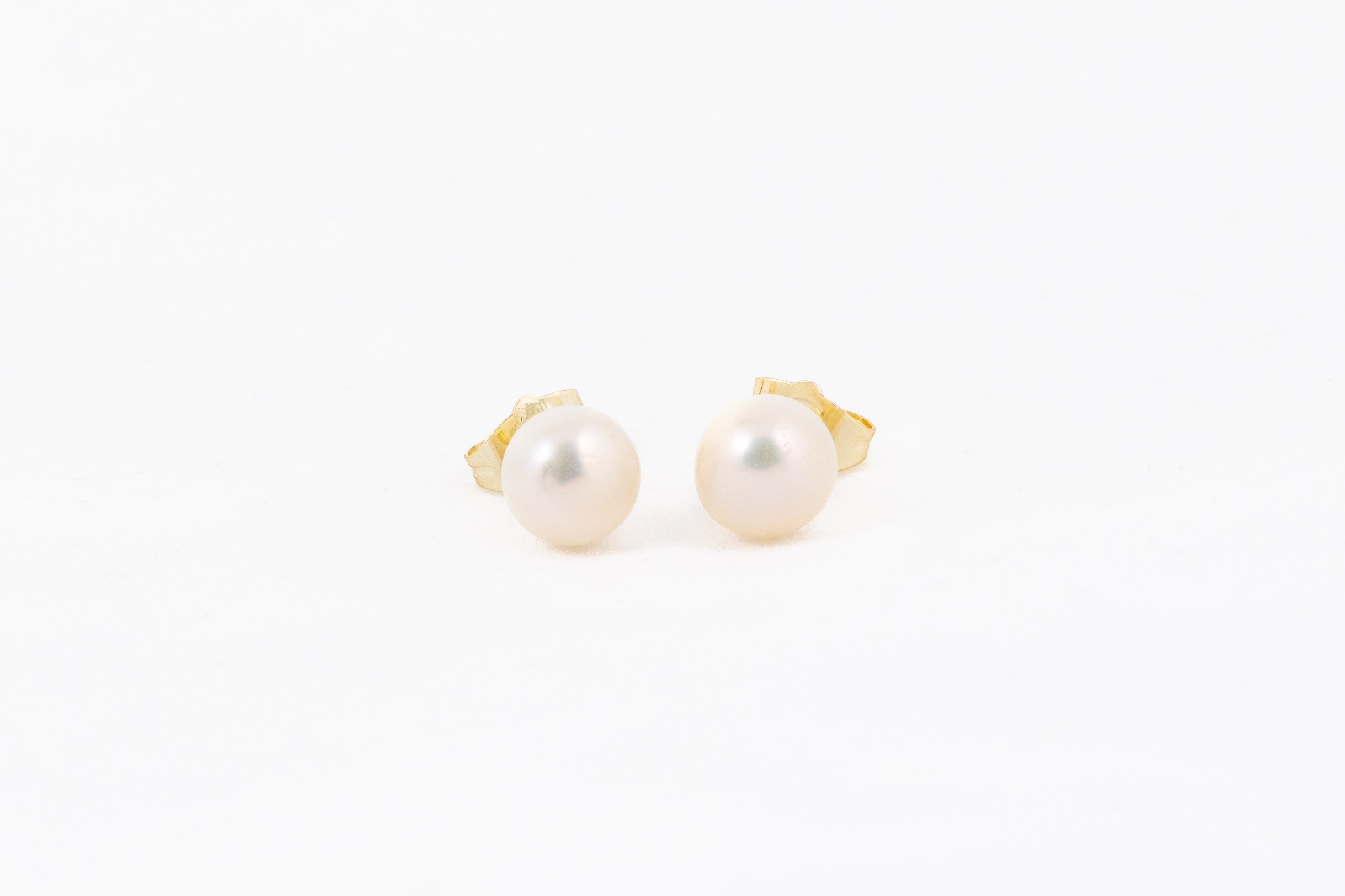 Cercei simpli de tip stud cu perlă de apă dulce