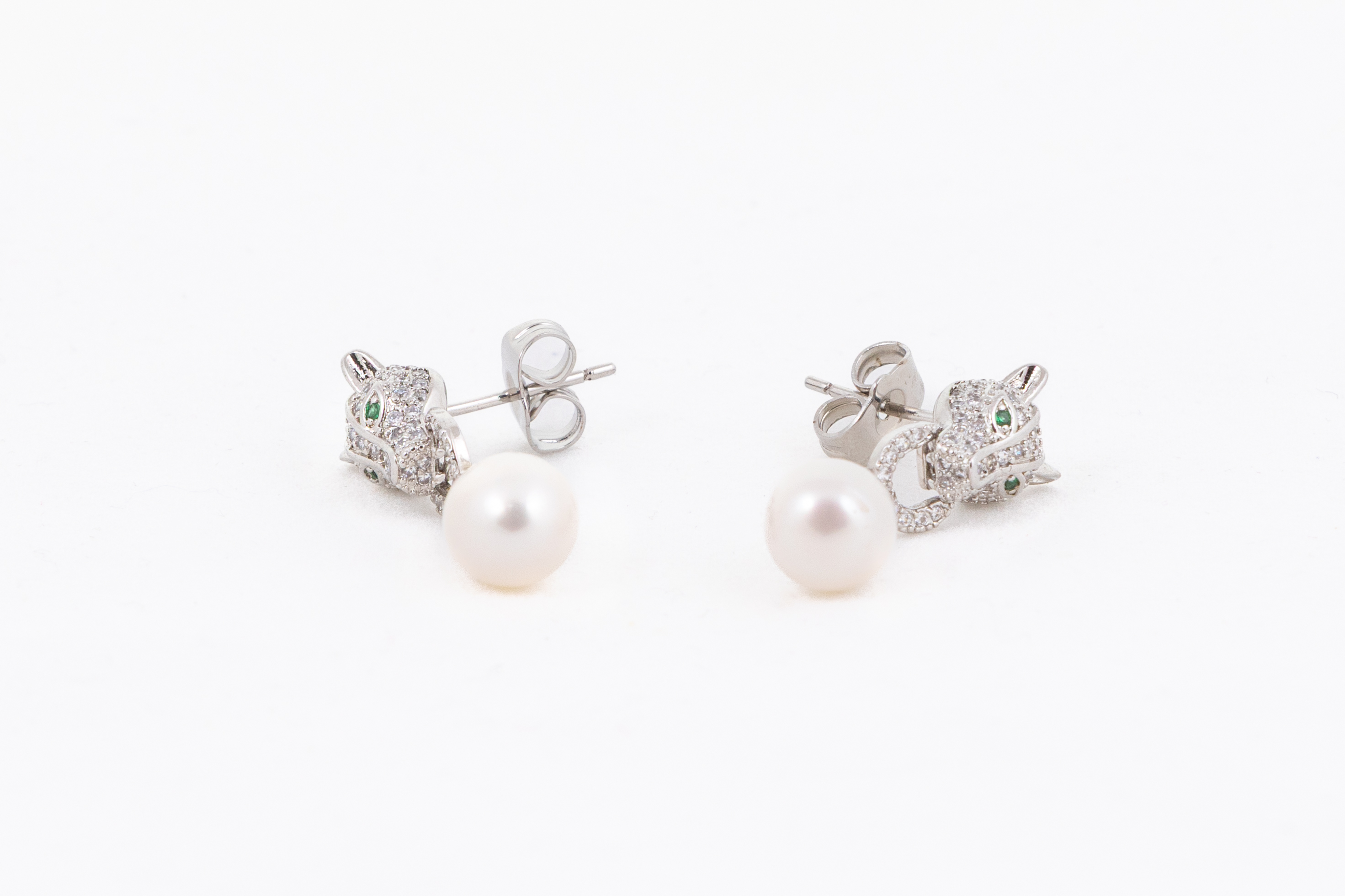 Cercei cu perla Biwa albă 