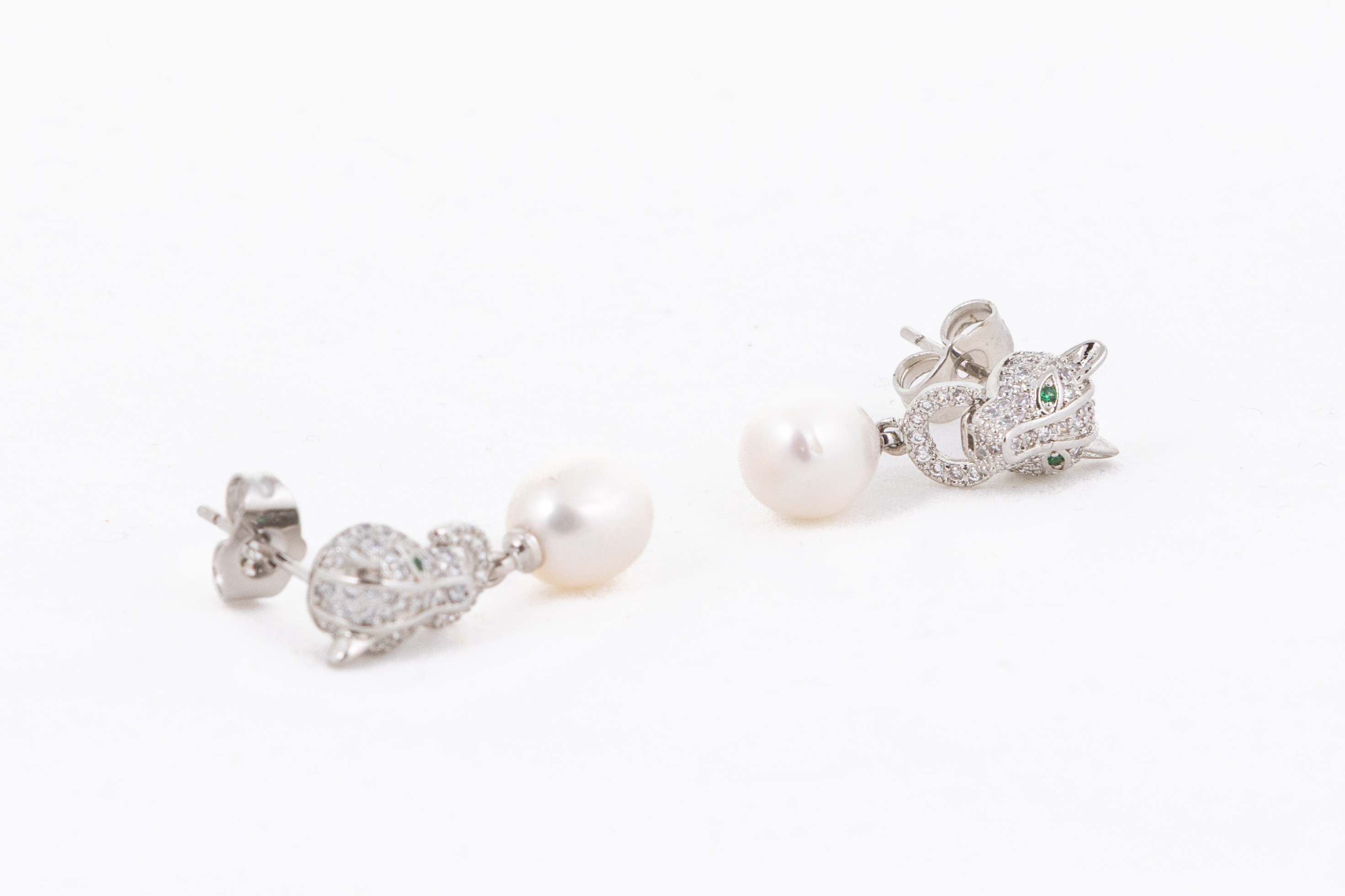 Cercei cu perla Biwa albă 