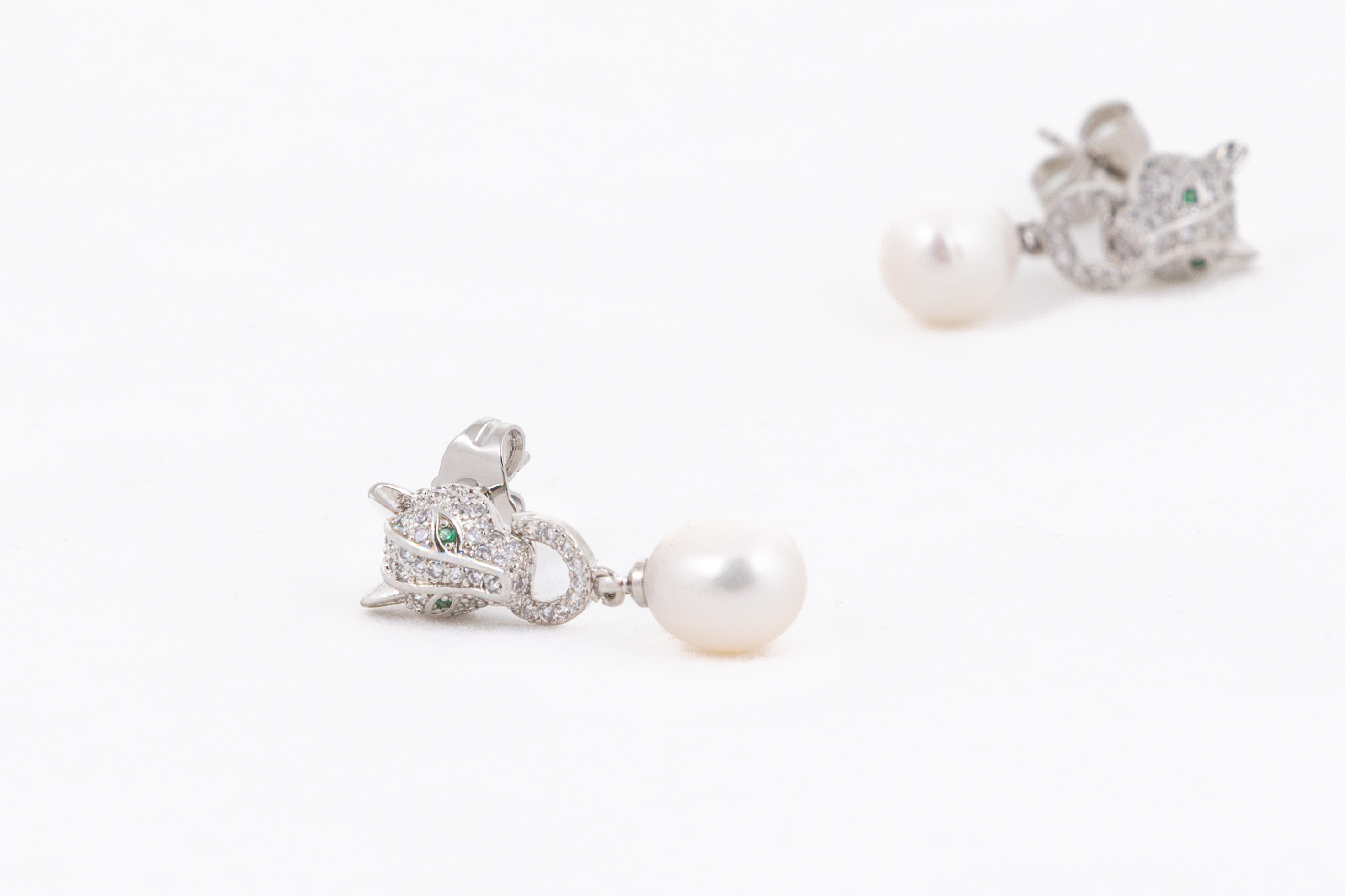 Cercei cu perla Biwa albă 