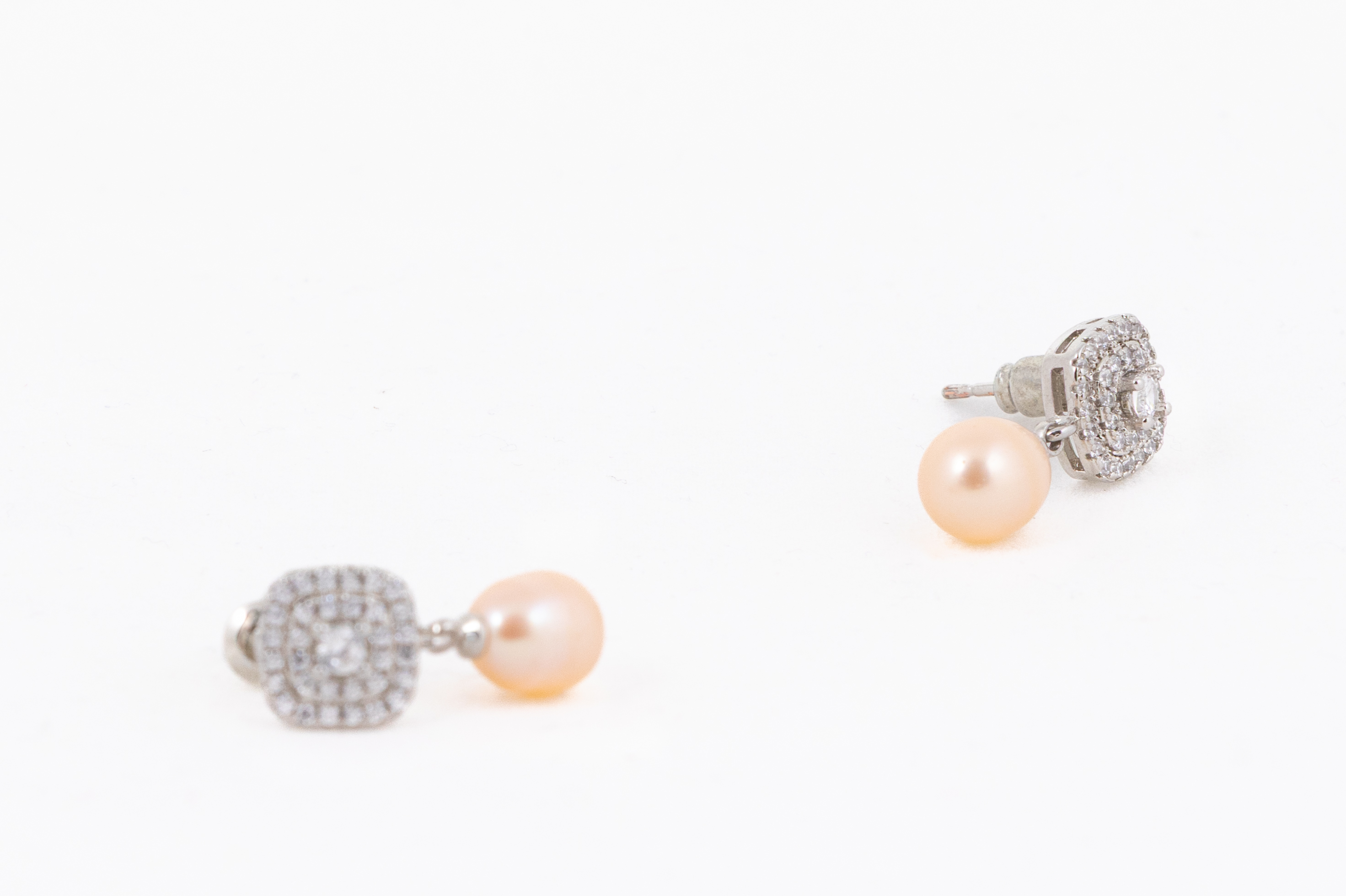 Cercei cu perla Biwa roz 