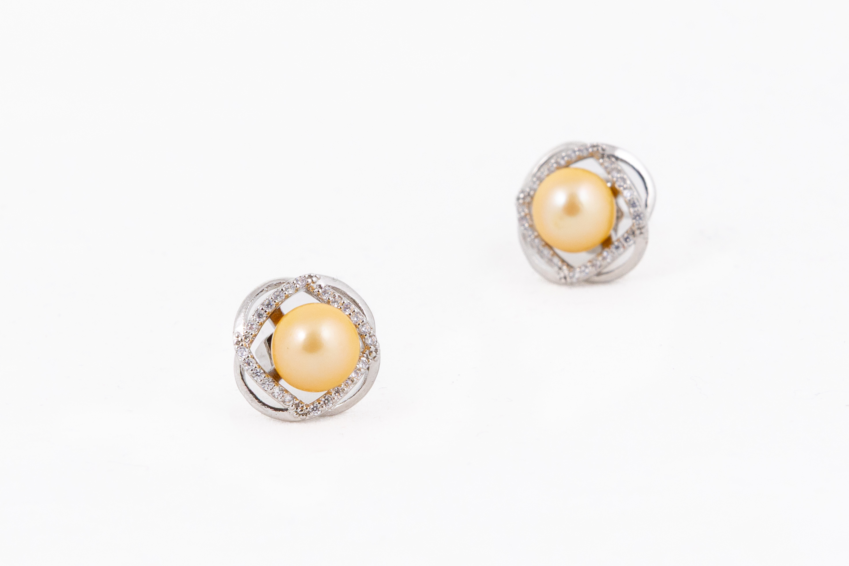 Cercei cu perle aurii de apă dulce 