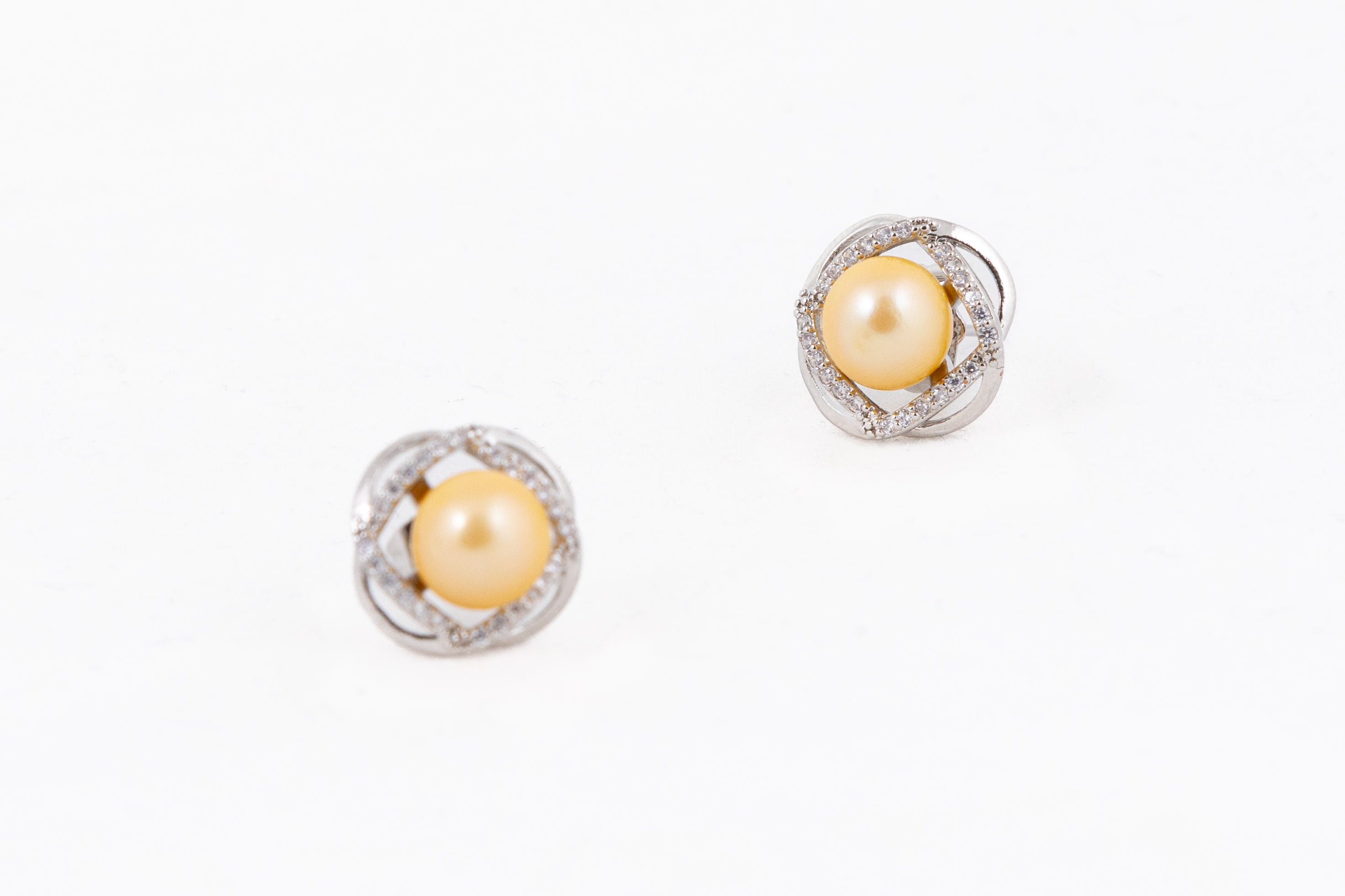 Cercei cu perle aurii de apă dulce 