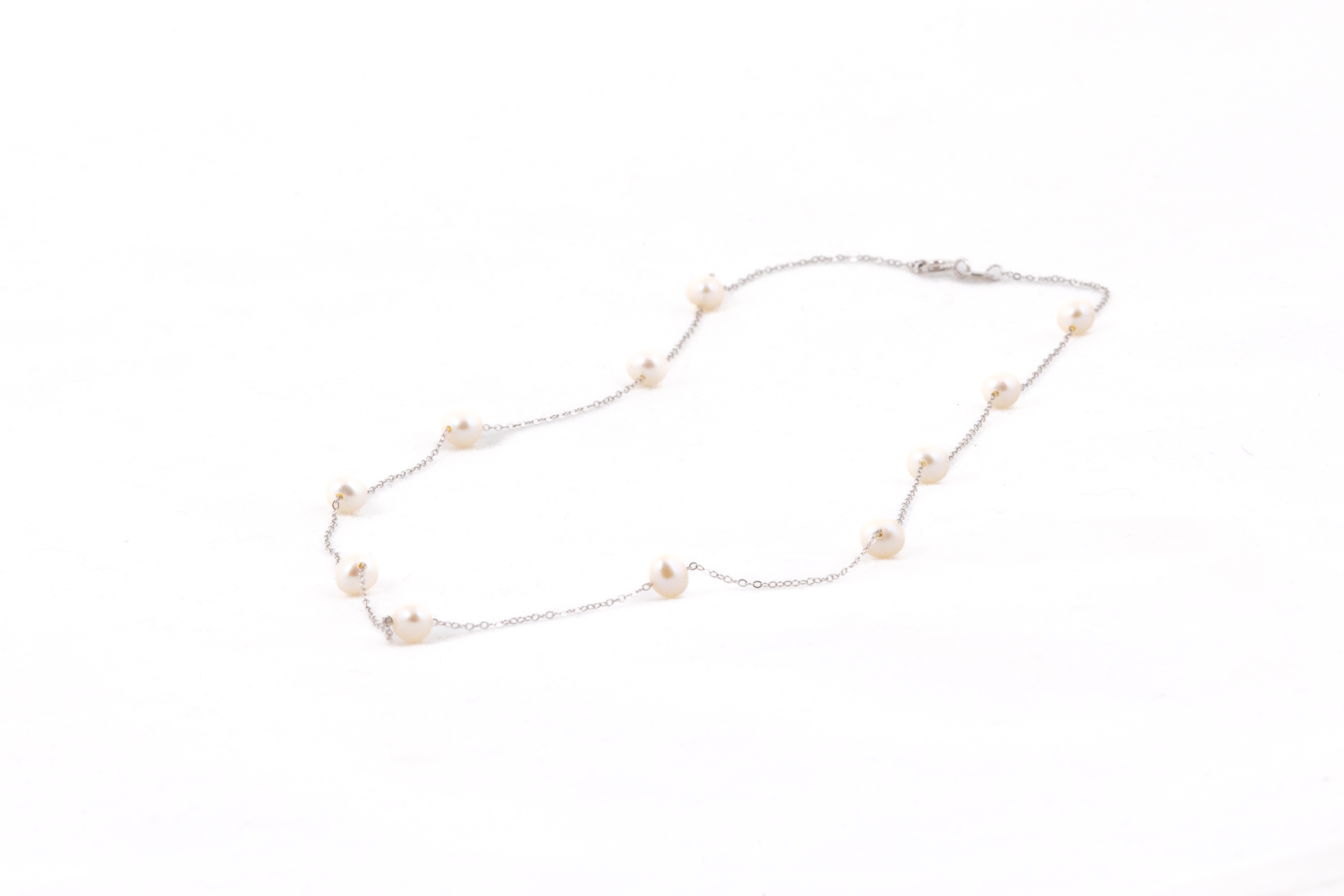 Colier arginitiu elegant cu perle de apă dulce